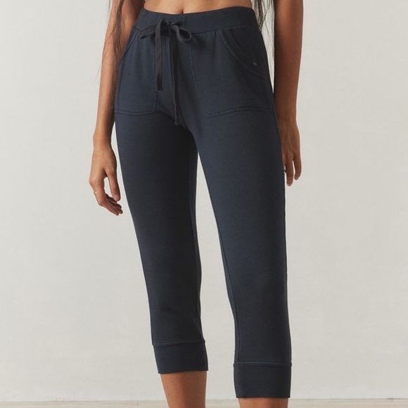 BOGO++ Out From Under Urban Outfitters Cropped Joggers XS - Picture 1 of 9